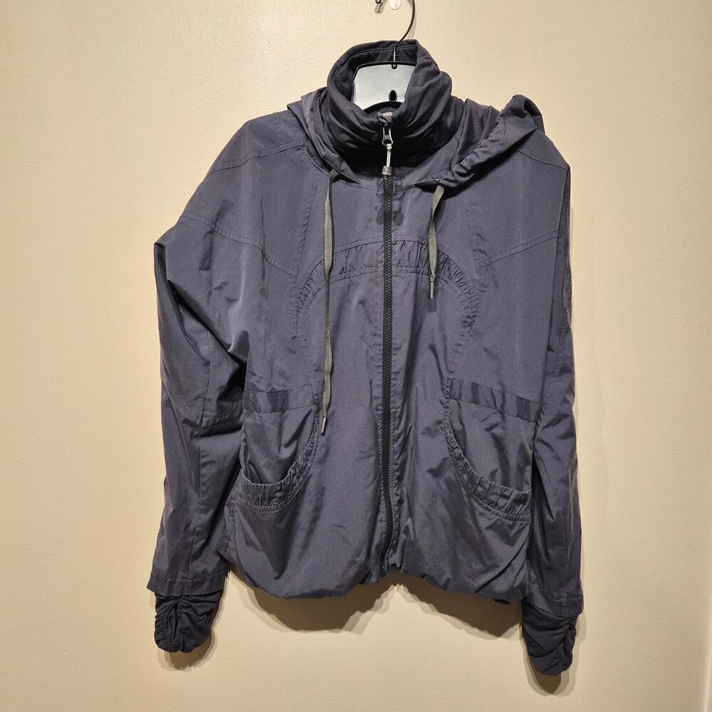Lululemon Community Jacket Size 8 Gray Ruched Hooded Pockets